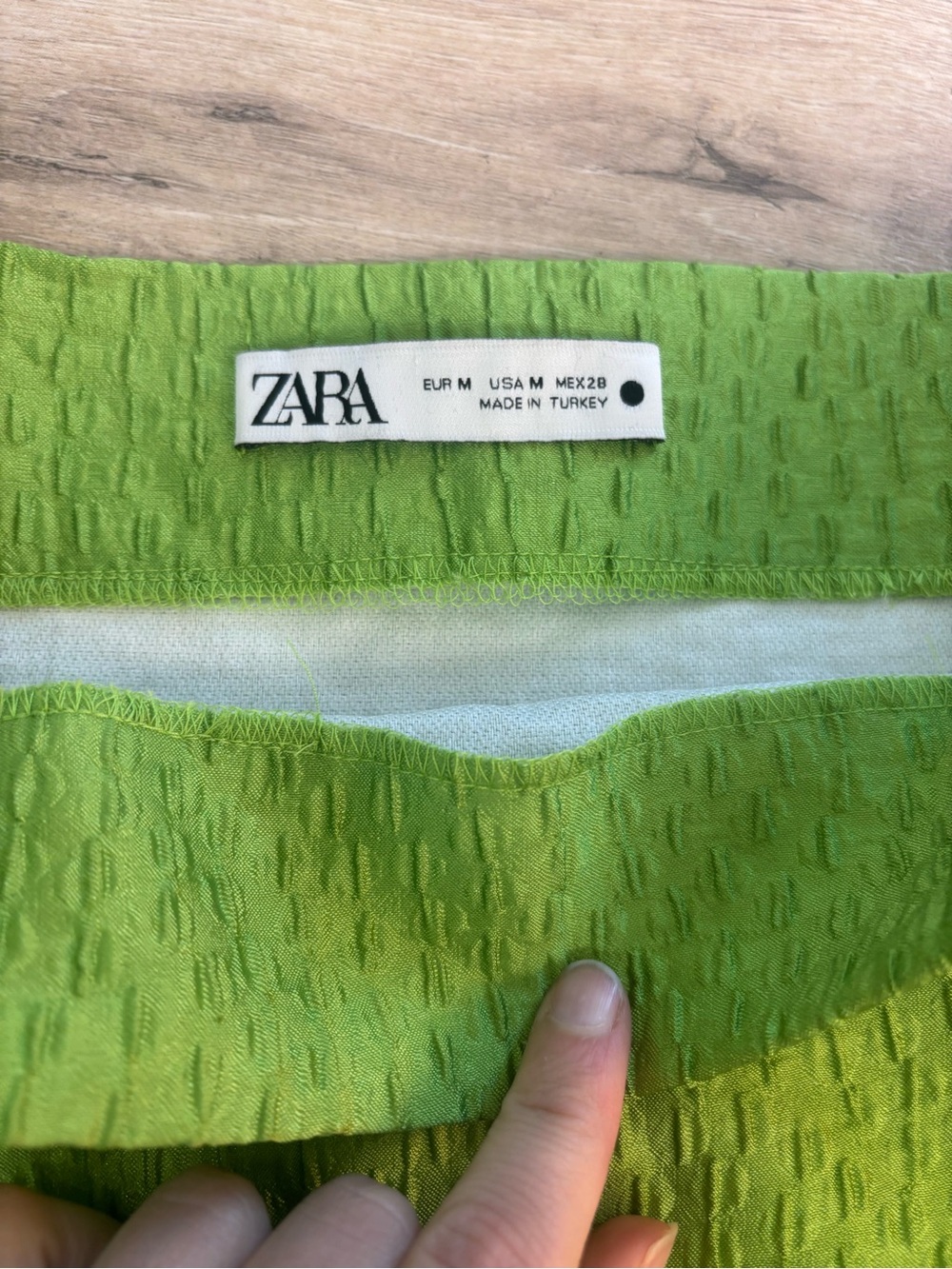 Zara Textured cool girl Green Mini Skirt - Picture 3 of 3